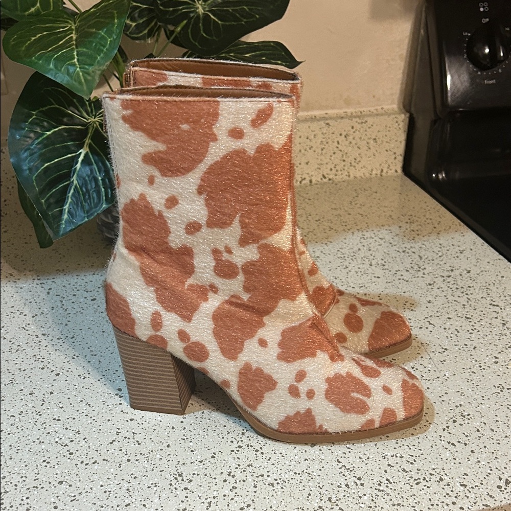 Pierre Dumas Tan and Cream Heeled Boots